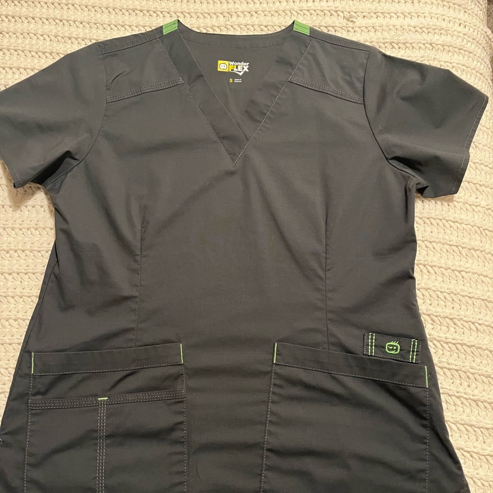 WonderWink Flex Charcoal Scrub Top with Lime Details